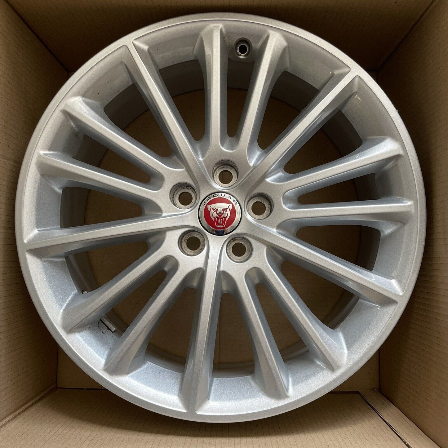 Genuine Jaguar XE 19" Front Radiance XE Alloy Wheel 7.5Jx19CH 45 T4n1679