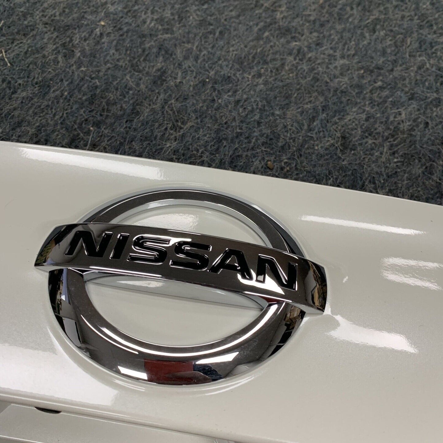 New Genuine White Nissan Qashqai Tailgate Boot Button Handle Trim Cover
