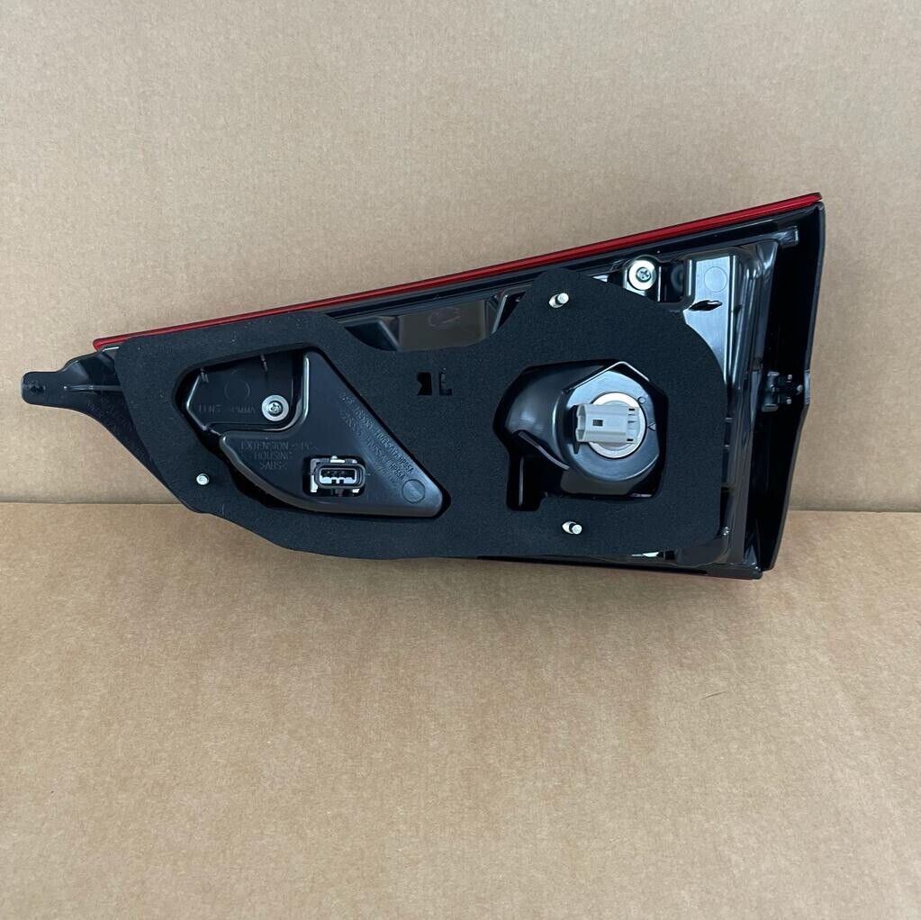 Genuine 2015 Nissan Qashqai Near Side Left  Hand Rear Tailgate Light 26555hp05a