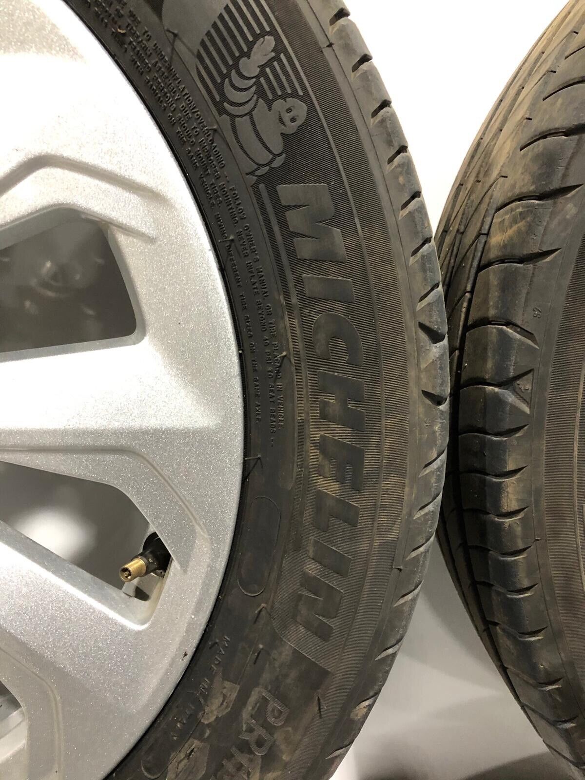 Set Of XE 17” Stealth silver Alloys and Michelin T4N26858
