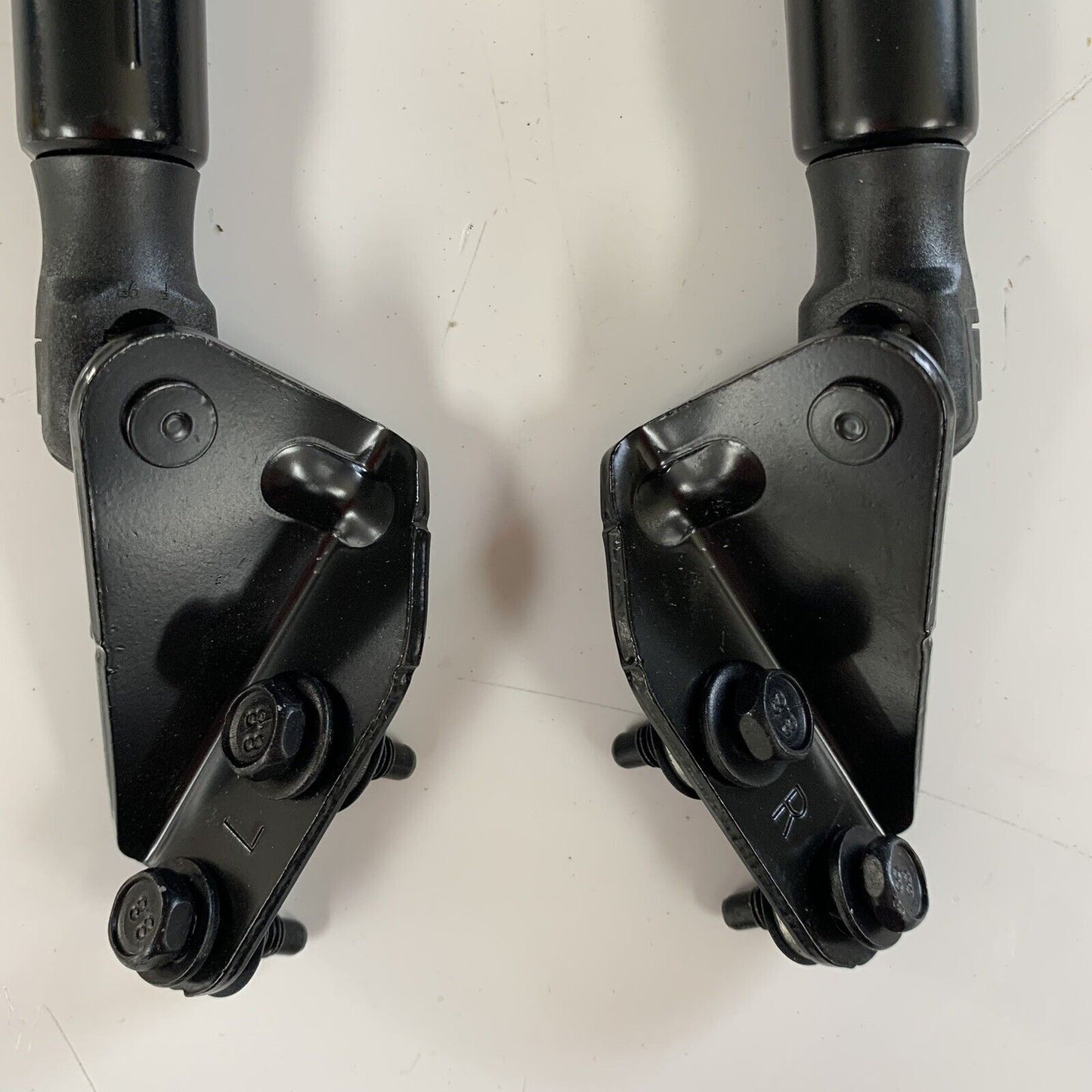 New Genuine Nissan Rear Boot Tailgate Gas Struts Pair 904505SH0C