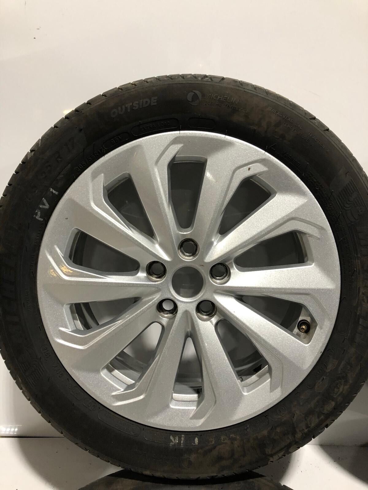 Set Of XE 17” Stealth silver Alloys and Michelin T4N26858