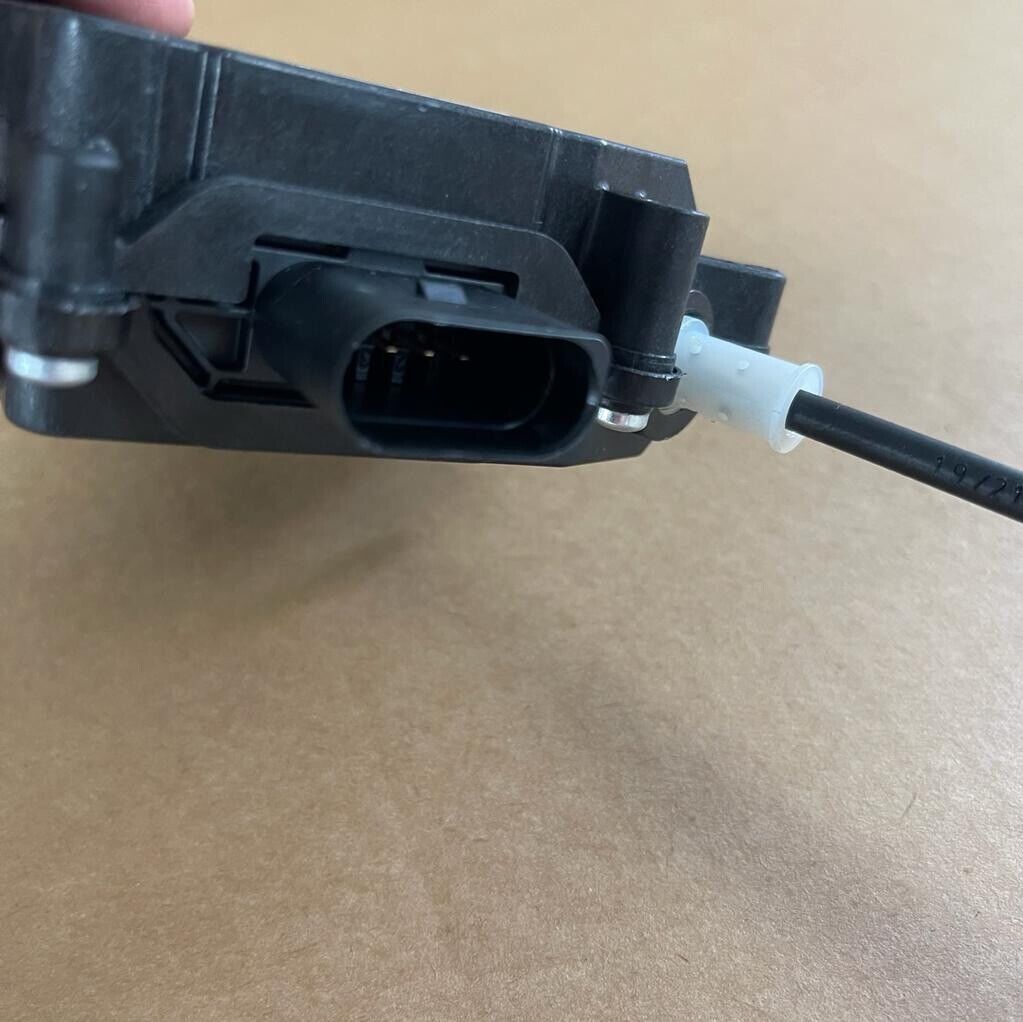 Genuine Range Rover Evoque Powered Actuator LR114621 K8D2404C10AA