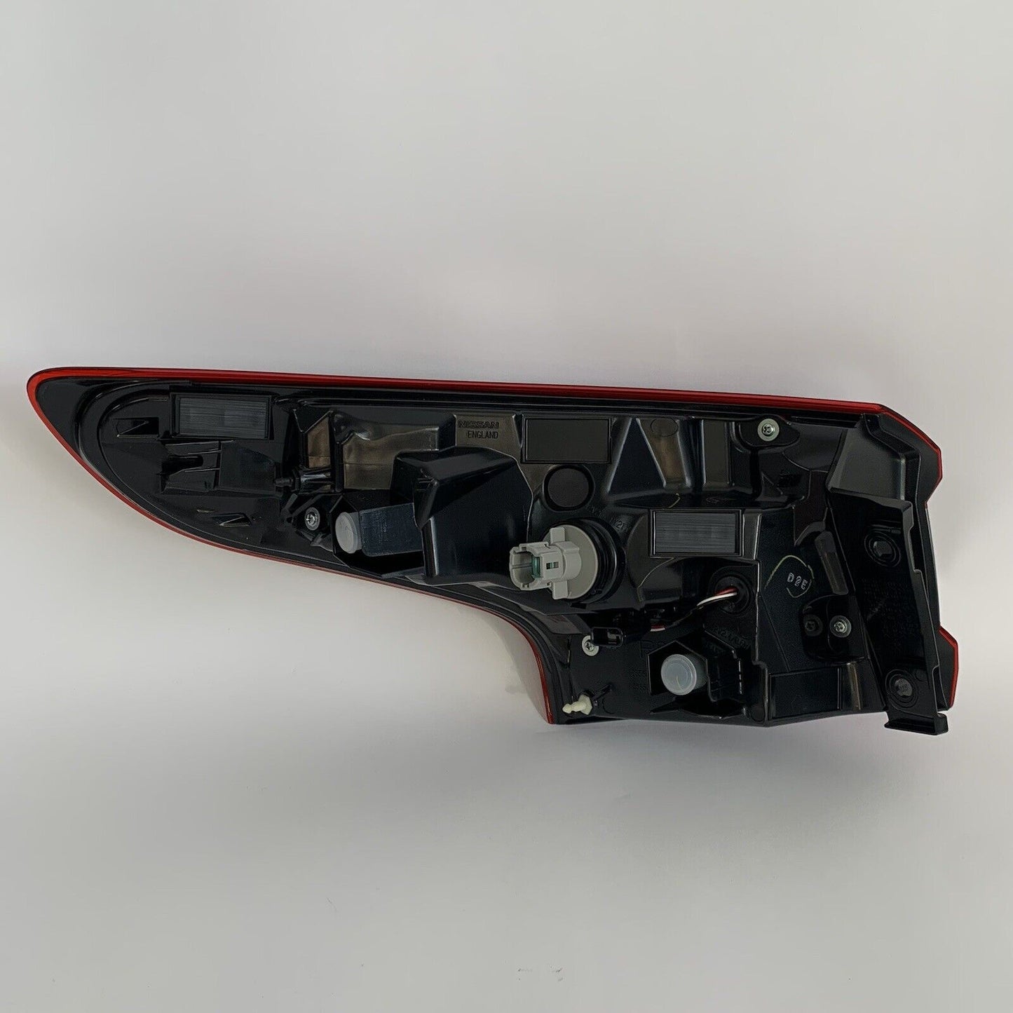 New Genuine Nissan Qashqai Off Side Right Hand Rear Drivers Light 26550hv00a
