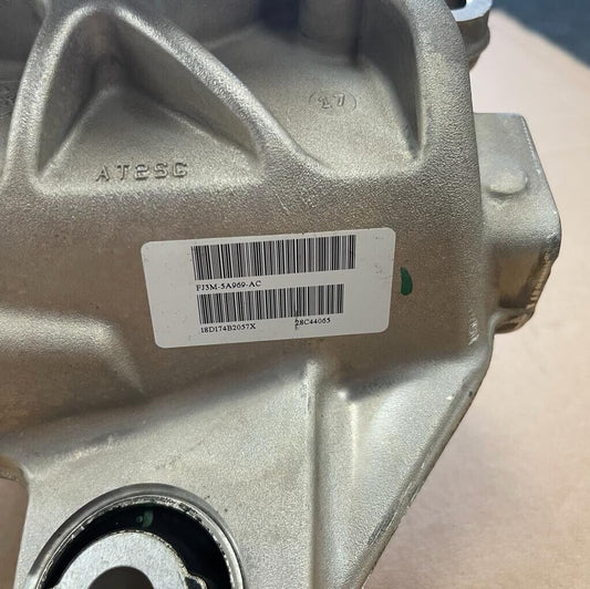 GENUINE RANGE ROVER EVOQUE LH REAR KNUCKLE HUB NEAR SIDE Lr098368 Lr024427