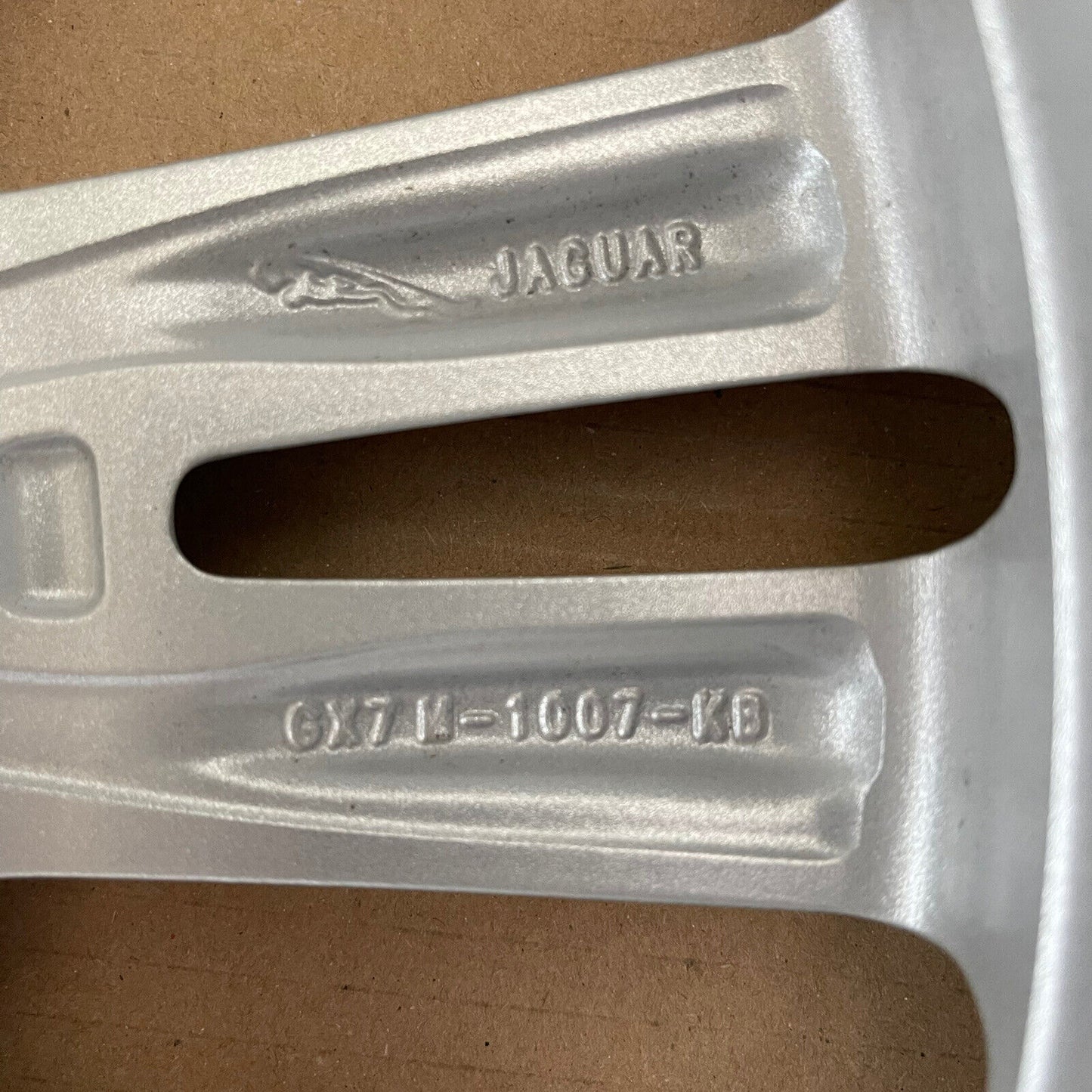 Genuine Jaguar XE/XF Crux Alloy Wheel 7Jx17CHx48.5 Gx731007kb