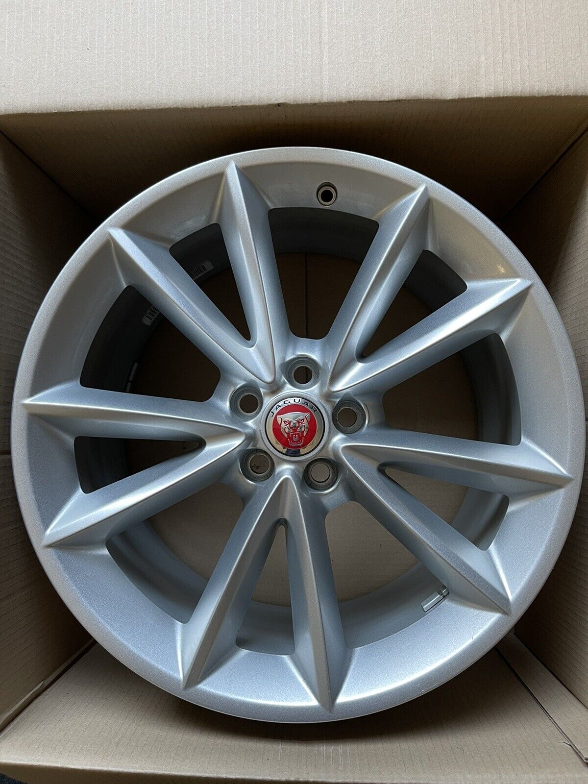 Jaguar Rear Tamana 19” XK  Alloy Wheel 9.5Jx19 Offset 51 C2p12620 9w83-1007-bb