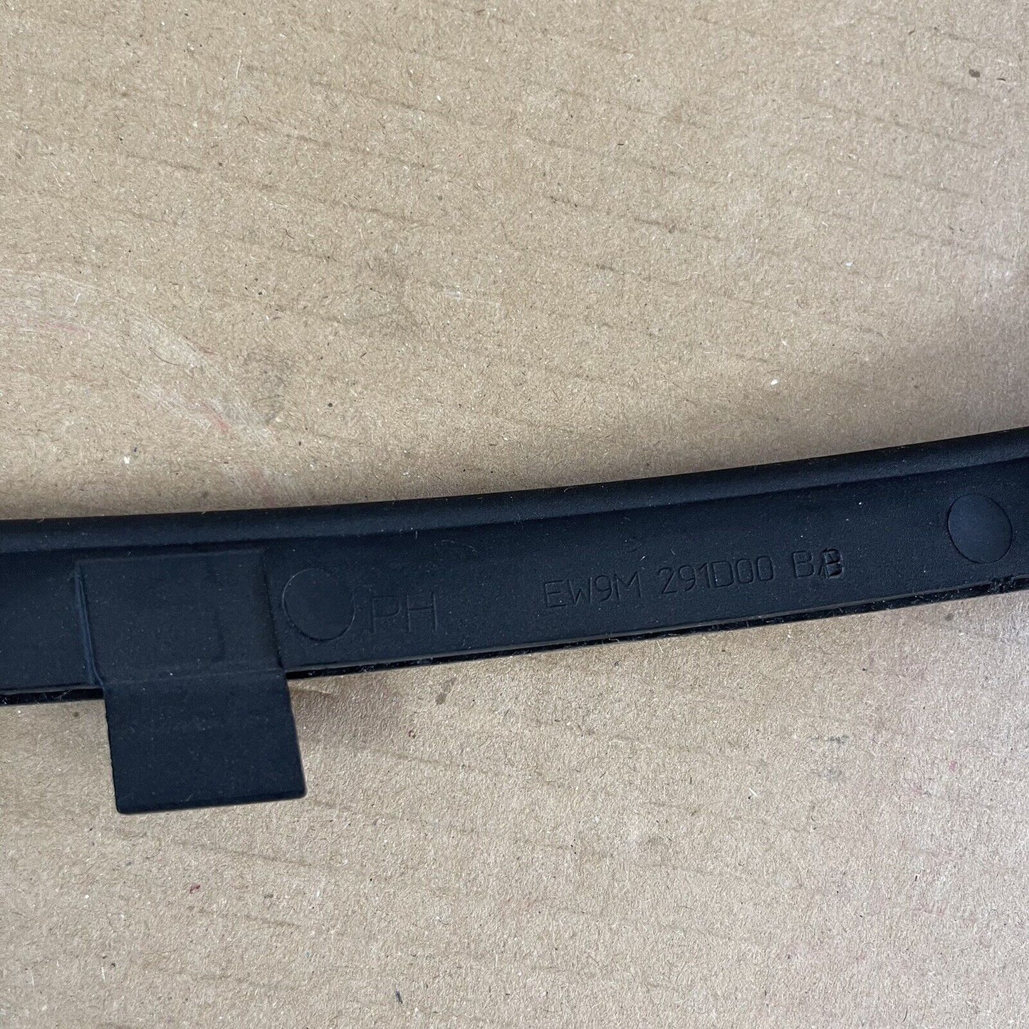 Genuine Pair Jaguar XJ Xjr X351 Wheel Arch Spat Extensions C2D39185 C2D39186