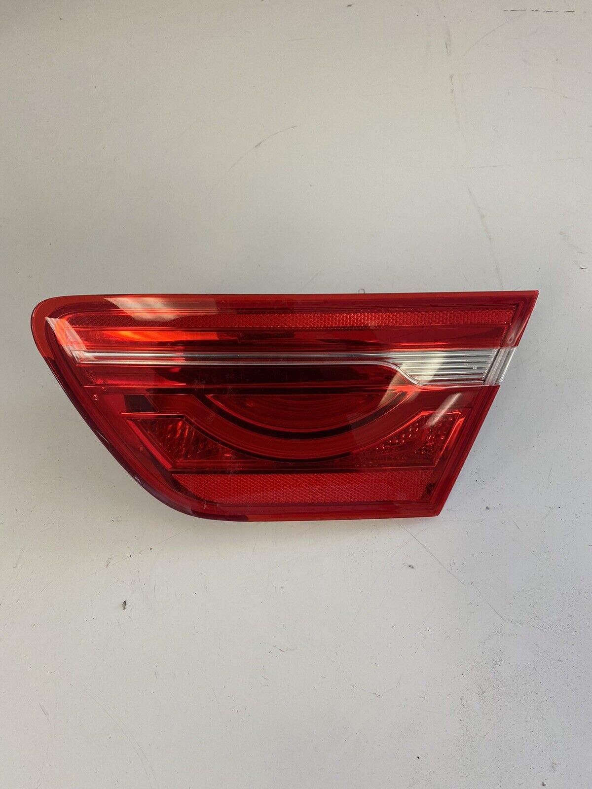 JAGUAR XE  GENUINE REAR Tailgate Boot lid Light RH Off Side Rear Light T2H1055