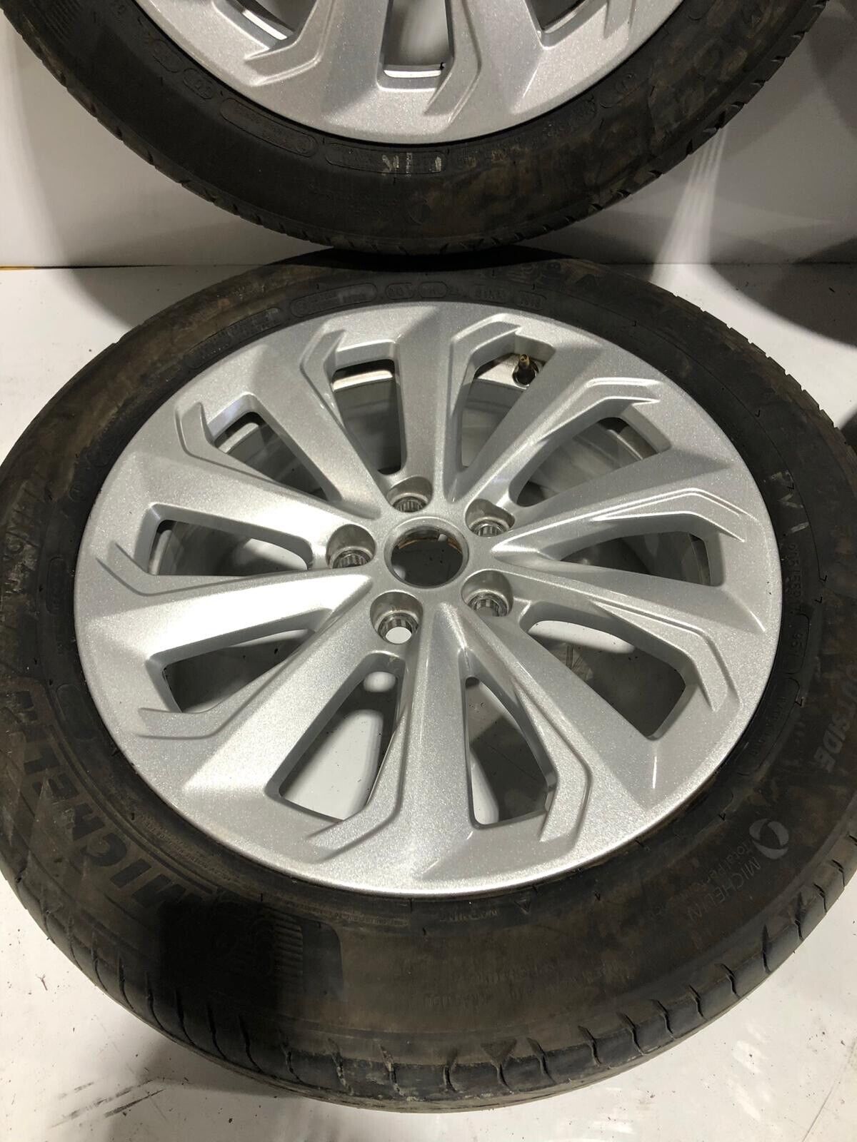 Set Of XE 17” Stealth silver Alloys and Michelin T4N26858