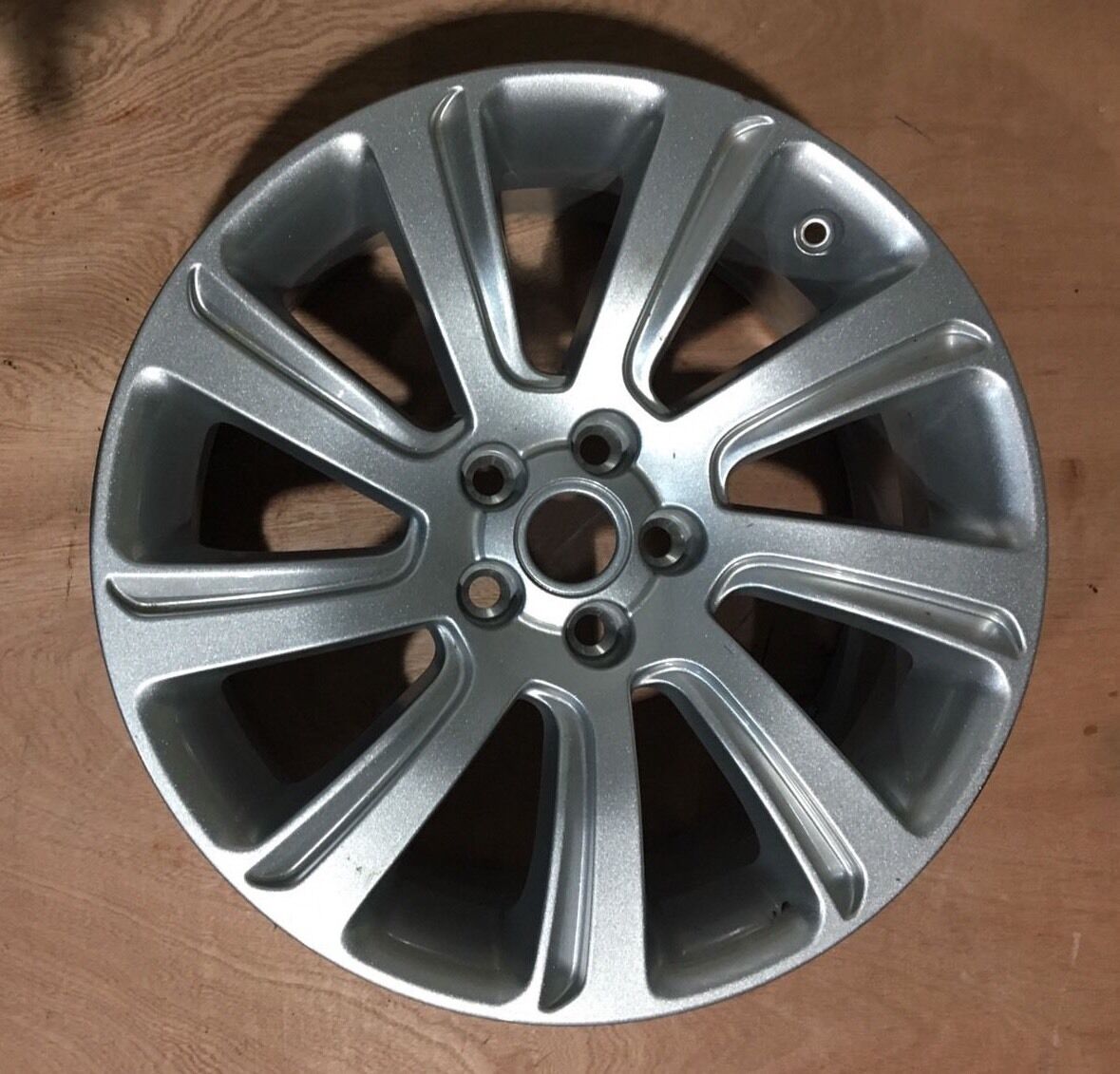 Genuine Discovery Sport 18" Alloy Wheel 8jx18ch 45 Off Silver