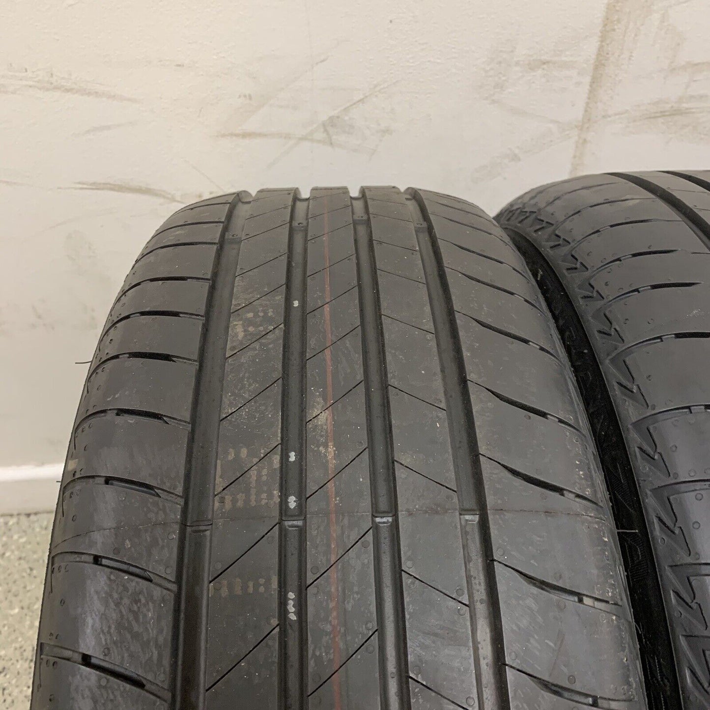 Set Of 4 Tyres 235/55 R18 100V Bridgestone Turanza T005 Full Tread