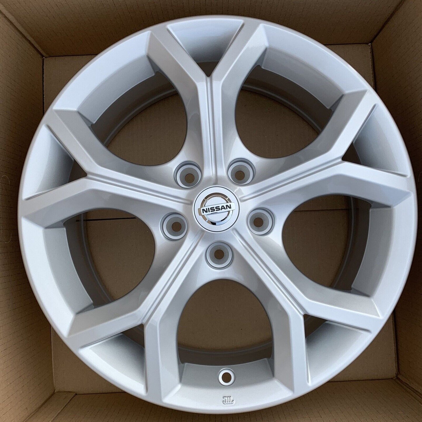 New Genuine Set Of 4 Nissan Juke 17" Silver Alloy Wheels 7J 35 off 403006PA1A
