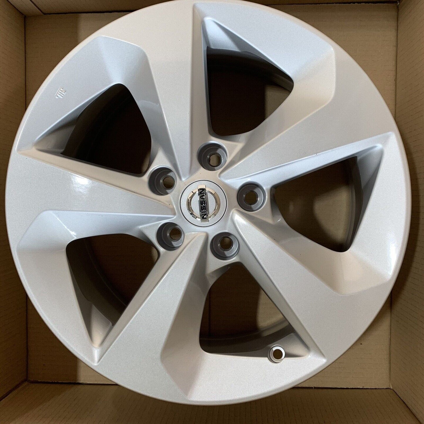 New Genuine Nissan Qashqai 17" Silver Alloy Wheel Set of 4 D0300HV01A 2018-20