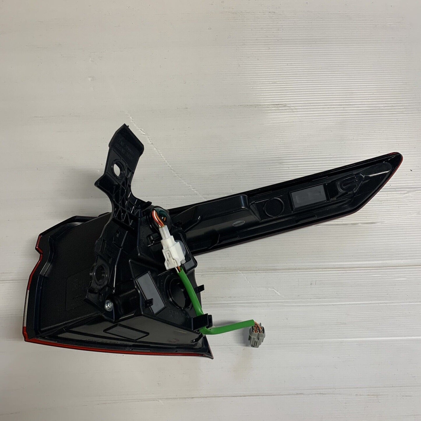 New Genuine Nissan Qashqai J12 Near Side Left Hand Rear Passenger Led Light