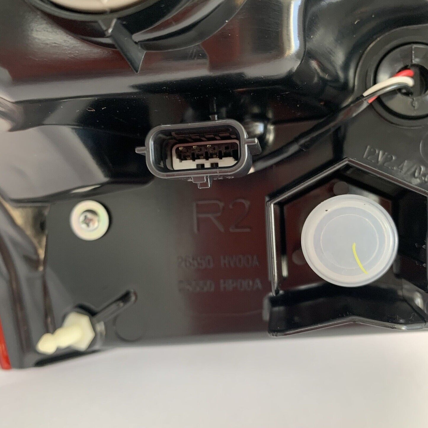 New Genuine Nissan Qashqai Off Side Right Hand Rear Drivers Light 26550hv00a