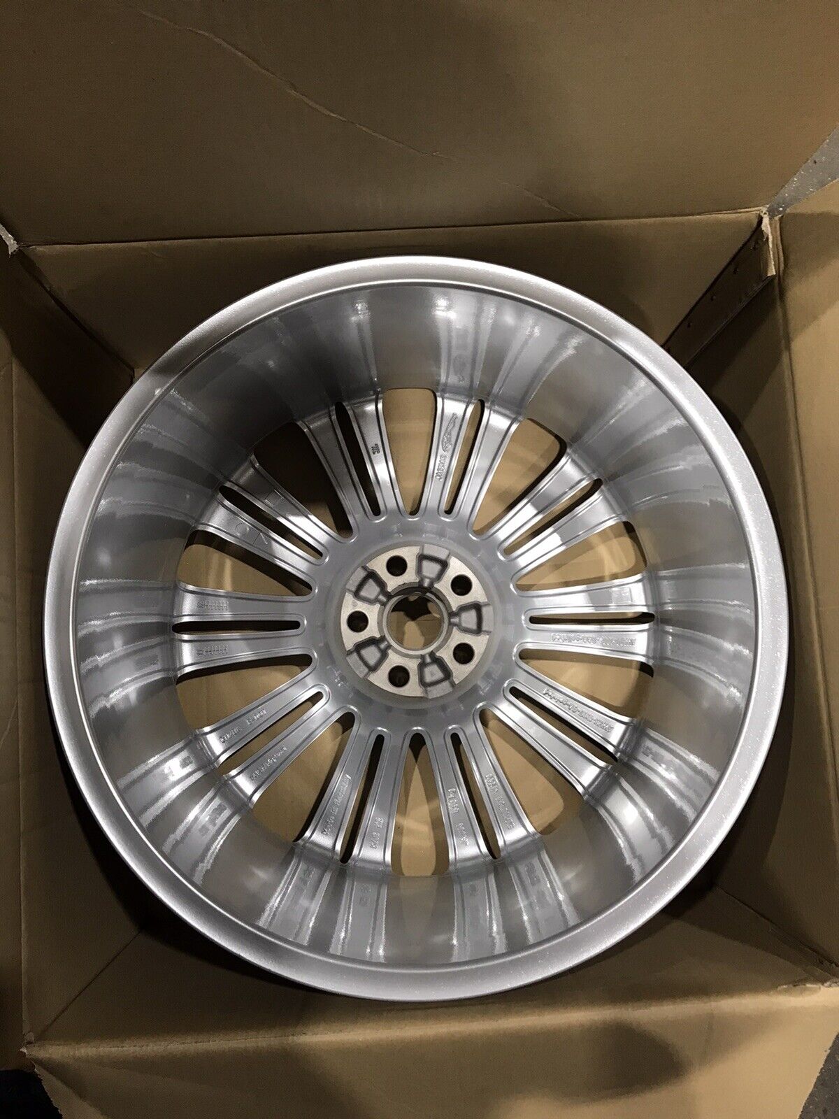 Genuine Jaguar XJ XK XKR 20" Front Kasuga Alloy Wheel ( 9J X 20-49) C2d4245