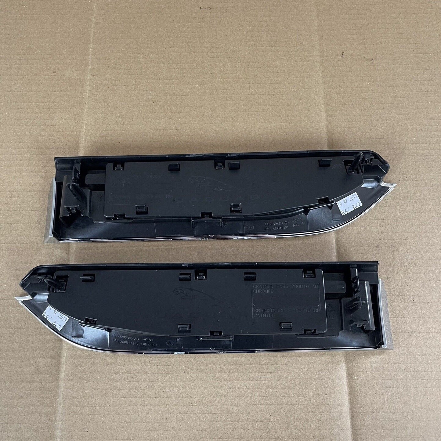 Genuine Jaguar  Pair New JAGUAR F type Chrome Black Wing VENTS Finishers