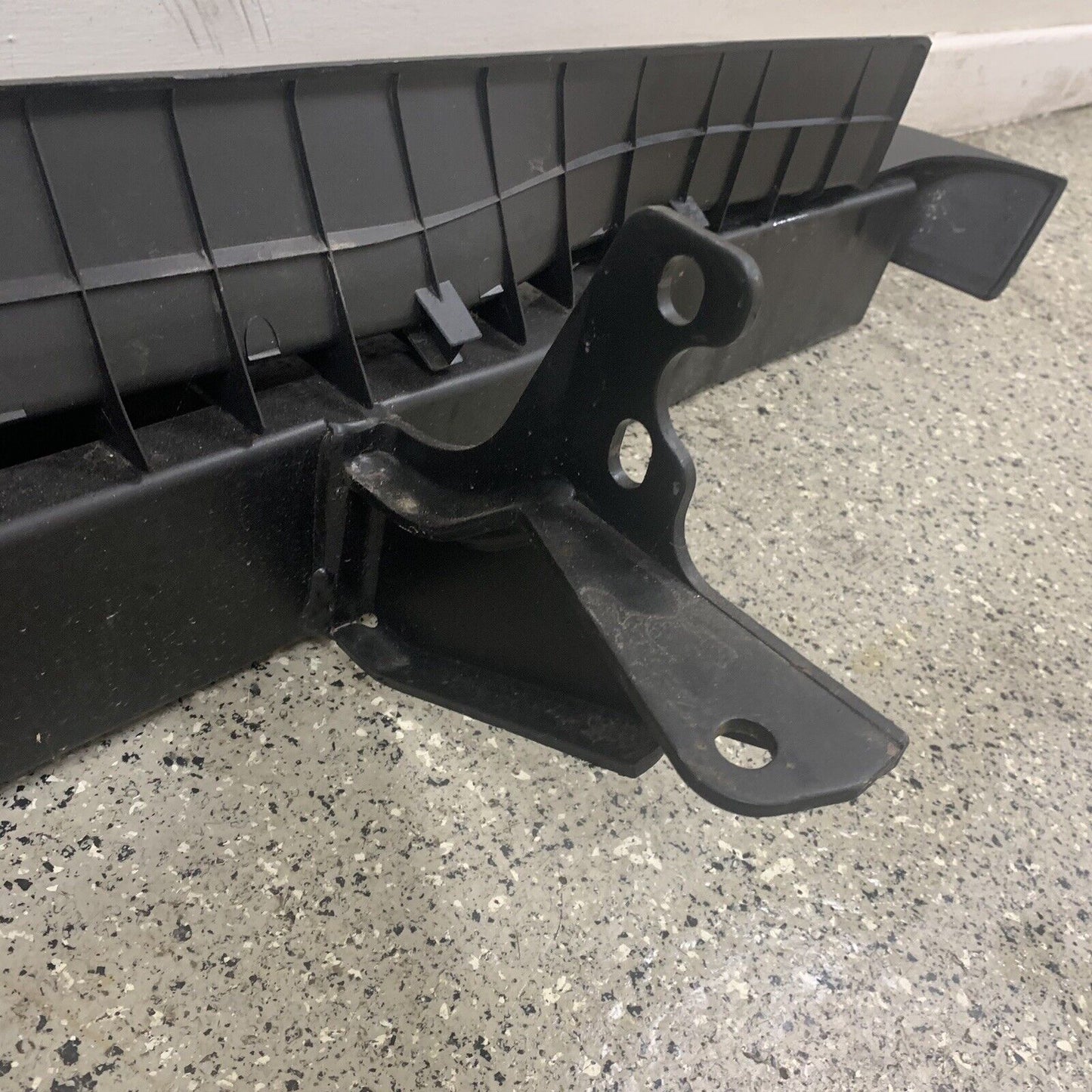 Genuine Iveco Daily Rear Bumper Step Beam Rear Bumper And Cover