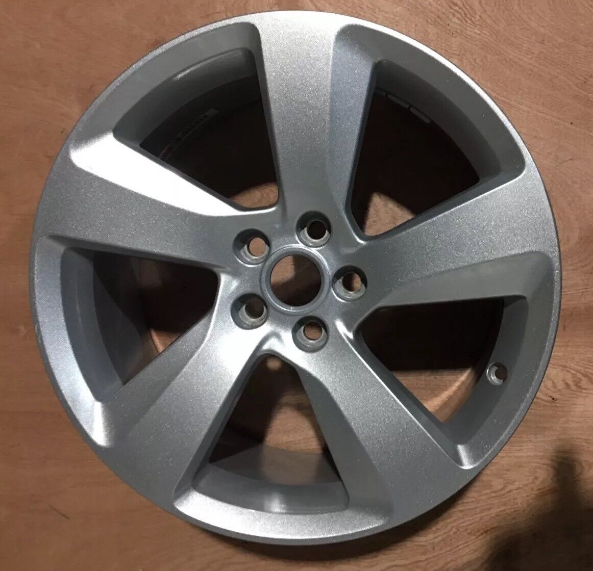 Genuine Jaguar XF 18" Fan Alloy Wheel Silver 8jx18ch 45 Off