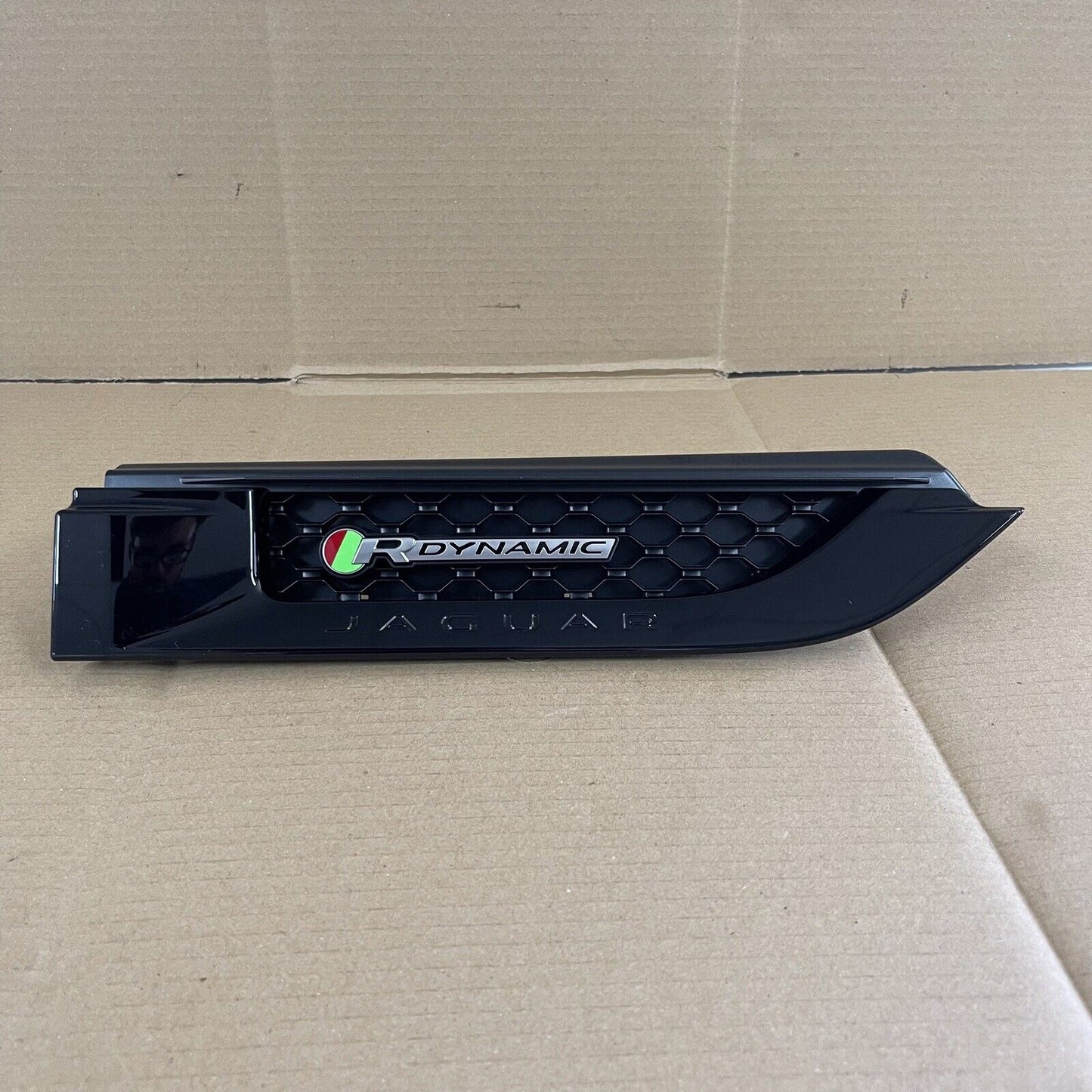 Genuine JAGUAR RH F type Gloss Black Wing VENT Off Side Vent Finisher T2R15225