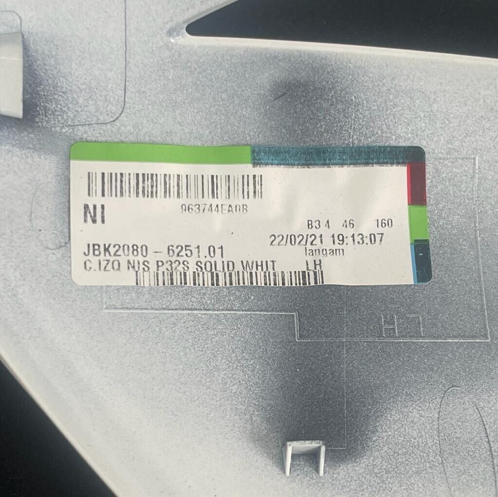 Genuine 2019 Nissan Qashqai Left Hand Near Side Solid White Door Mirror Cover