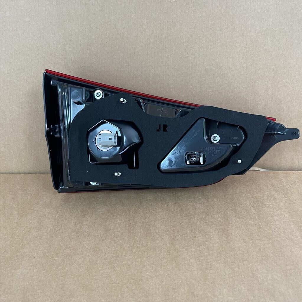 Genuine 2014 Nissan Qashqai Off Side Right Hand Rear Tailgate Light 26550hp05a