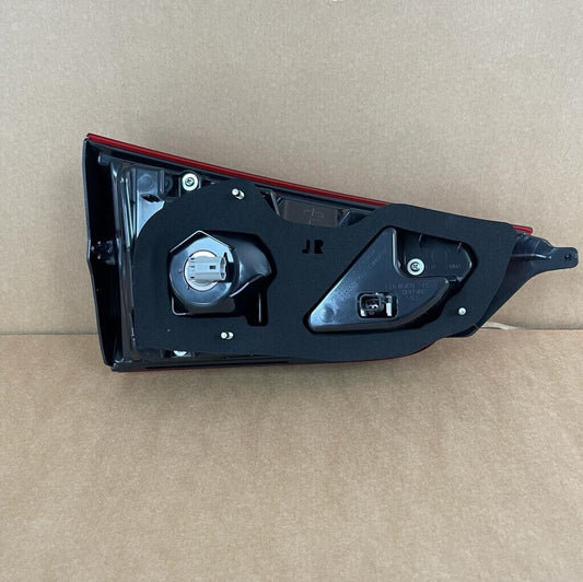 Genuine 2014 Nissan Qashqai Off Side Right Hand Rear Tailgate Light 26550hp05a