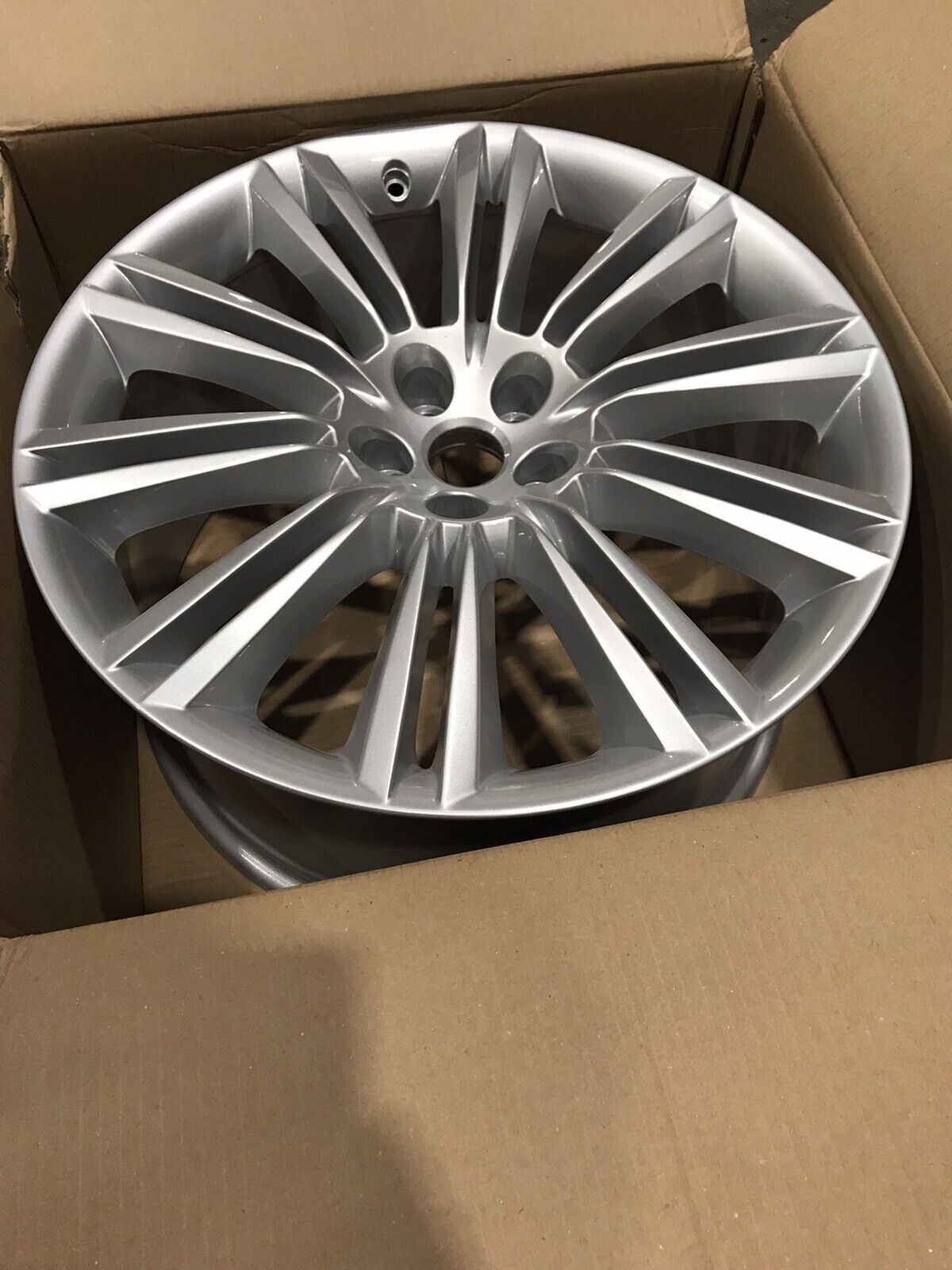 Genuine Jaguar XJ  XK XKR 20" Rear Kasuga Alloy Wheel  ( 10J X 20-46) C2d4246