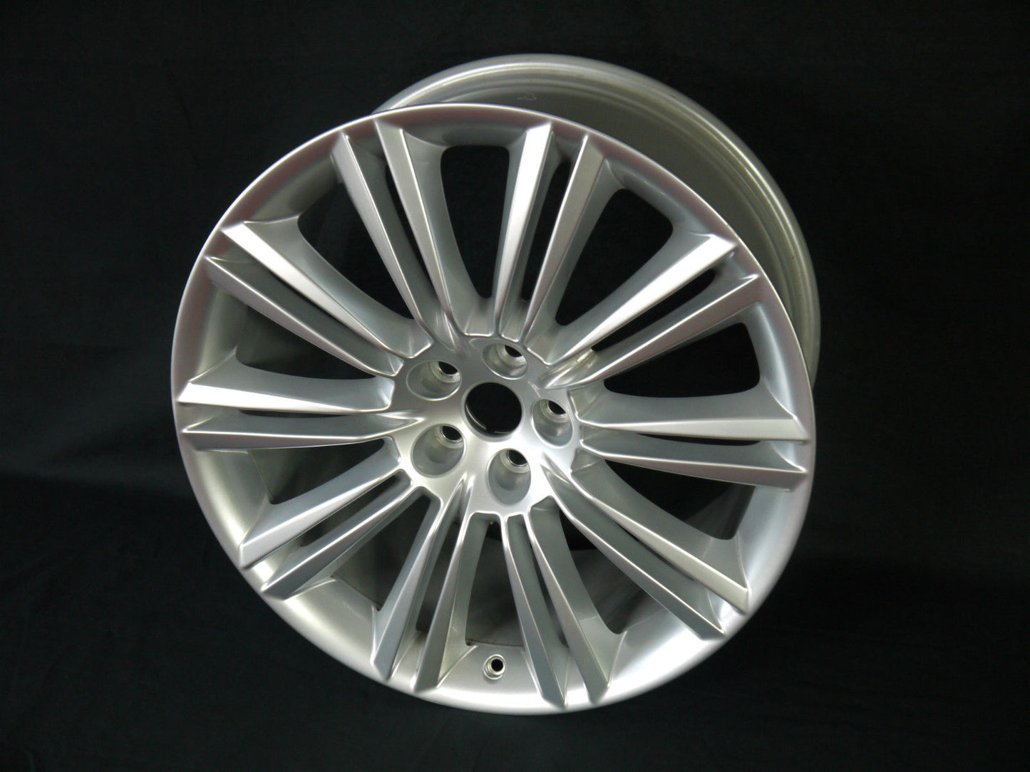 Genuine Jaguar XJ  XK XKR 20" Rear Kasuga Alloy Wheel  ( 10J X 20-46) C2d4246