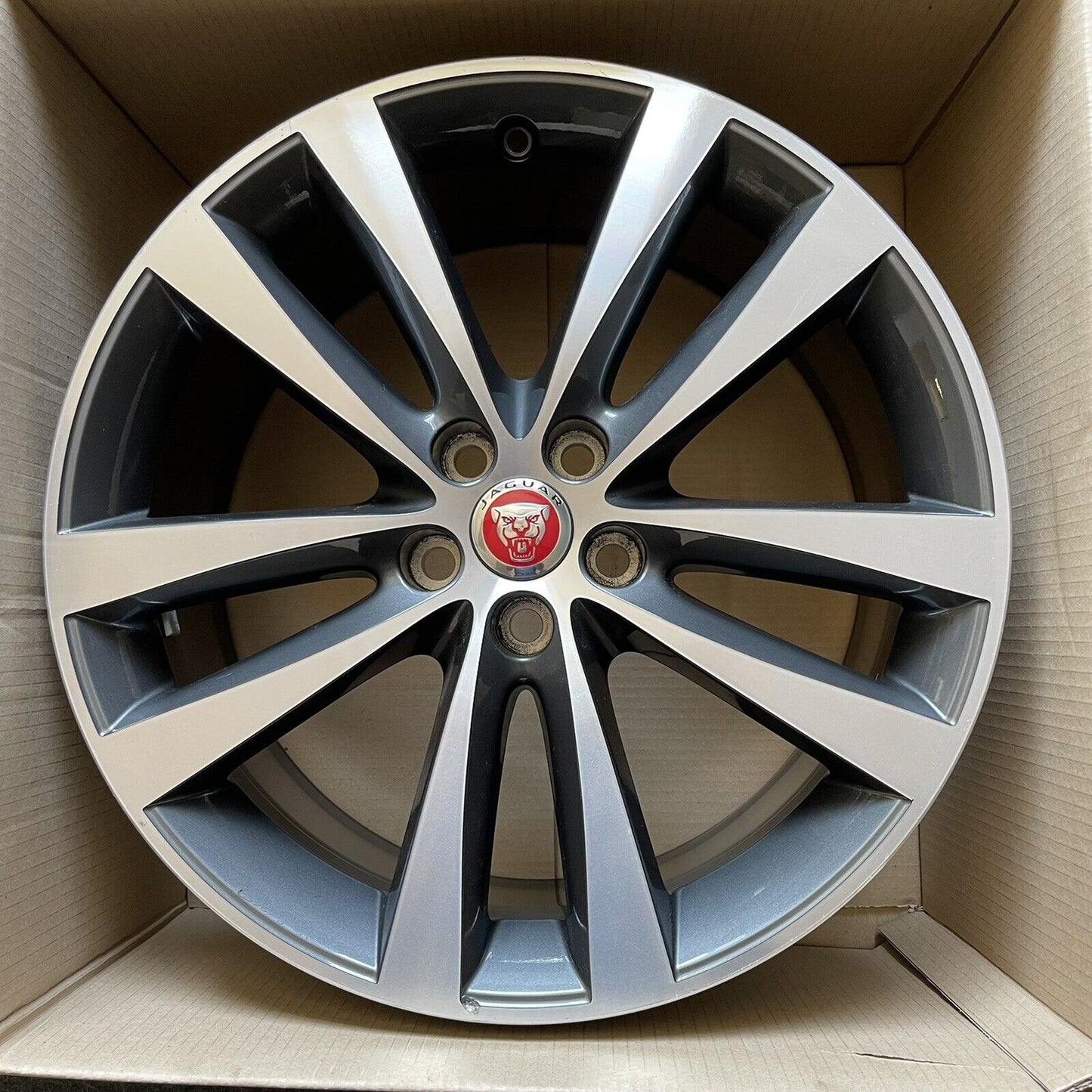 Jaguar XE Venom 19" Alloy Wheel Grey & Diamond Cut 8.5Jx19chx55 Gx7m-1007ga