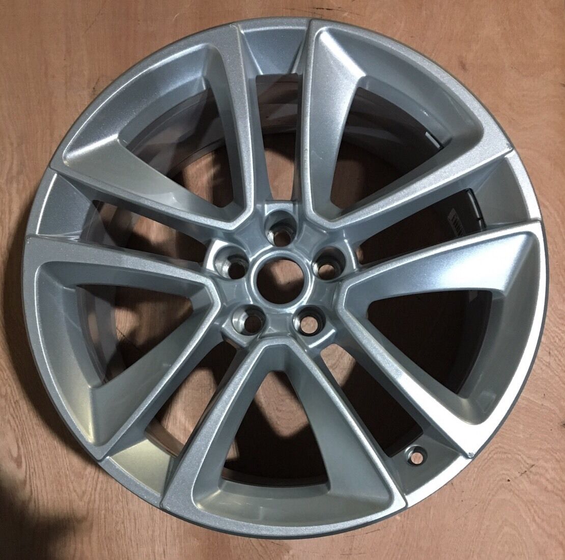 Genuine Jaguar F-type Alloy 5 Split Spoke Volution 9.5Jx19ch 27OFF Rear T2r14420