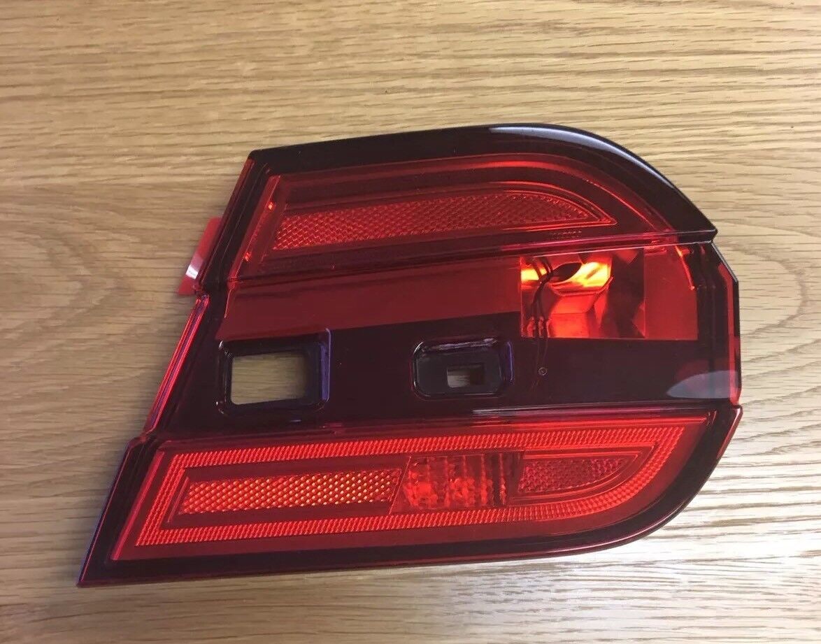 Jaguar XF X250 Boot lid Trunk light Right Side Offside C2Z12876 CX2315K272AA