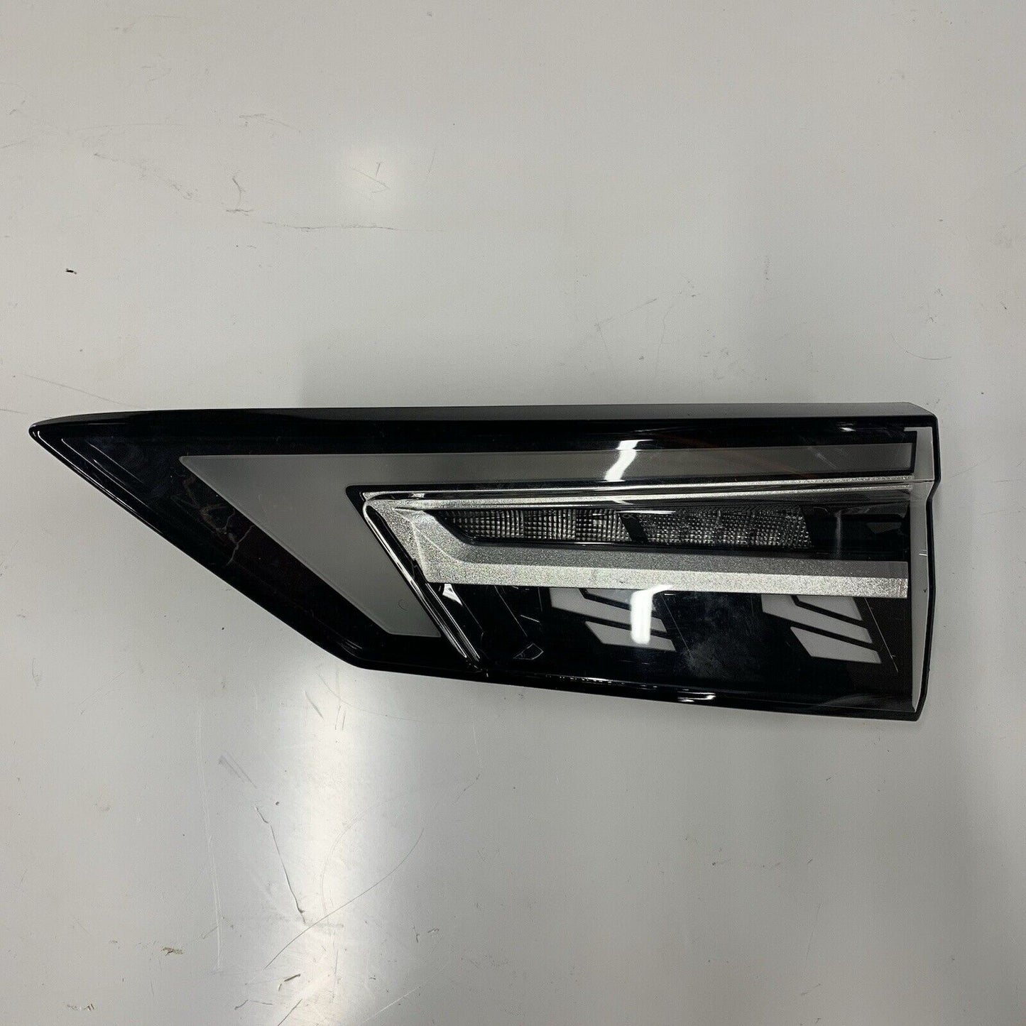 Genuine Nissan Qashqai J12 Off Side Right Hand Rear Tailgate Light 26550HN27A