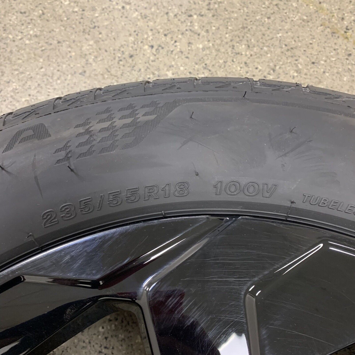 Genuine Nissan Qashqai 18" Black Alloy Wheel and Tyre