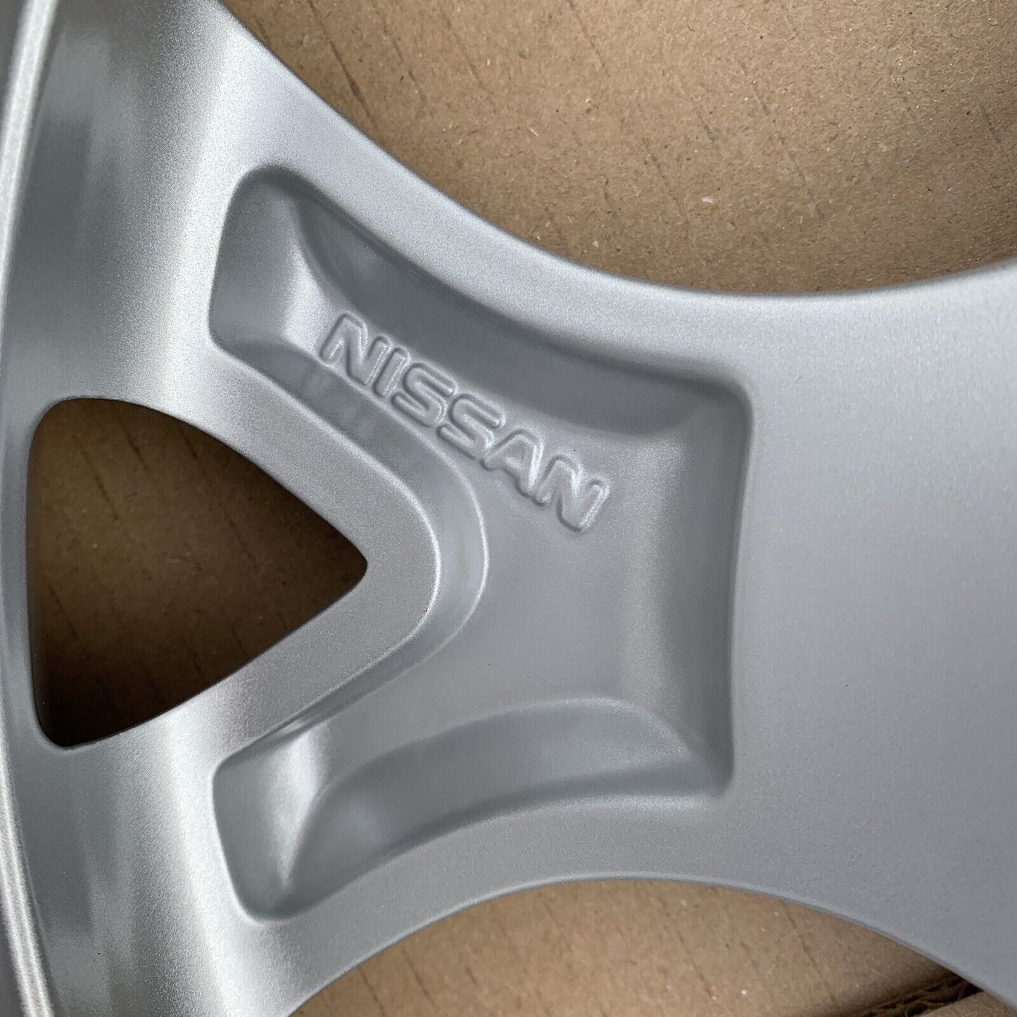 New Genuine Nissan 17" Silver Alloy Wheel 7J 35 off 403006PA1A