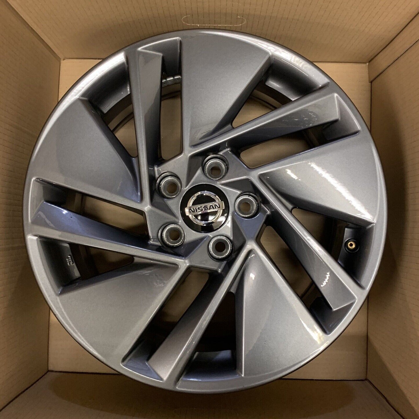 Genuine Set  Nissan Qashqai 17" Grey Alloy Wheels  7J 40 offset D03006UA2A