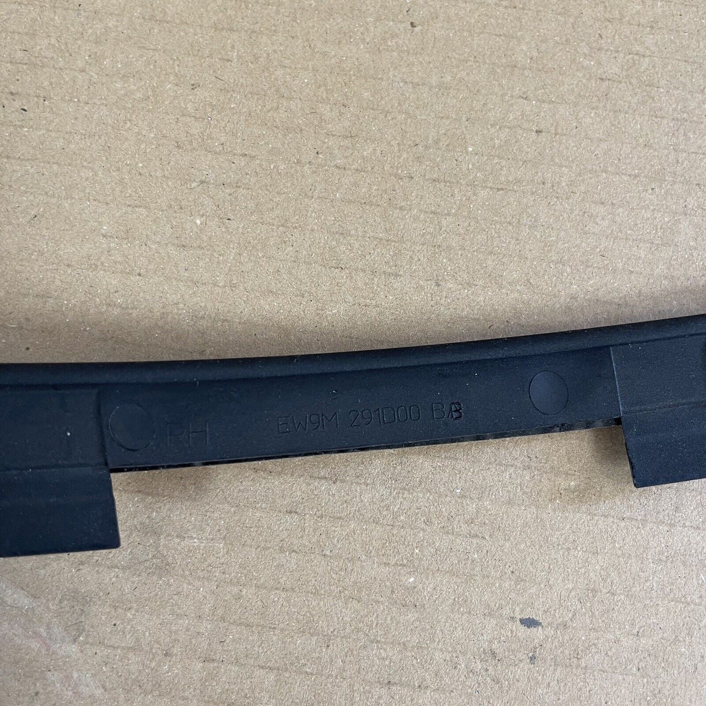 Genuine Right Hand Jaguar XJ Xjr X351 Wheel Arch Spat Extension C2D39185