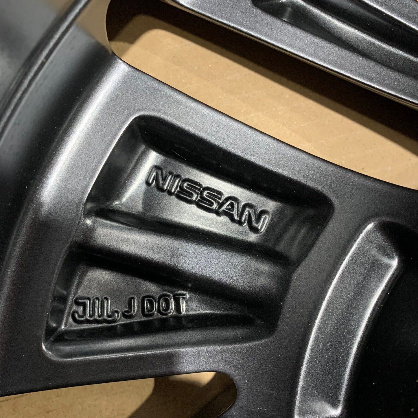 Genuine Nissan Qashqai 17" Grey Alloy Wheel 7J 40 offset D03006UA2A