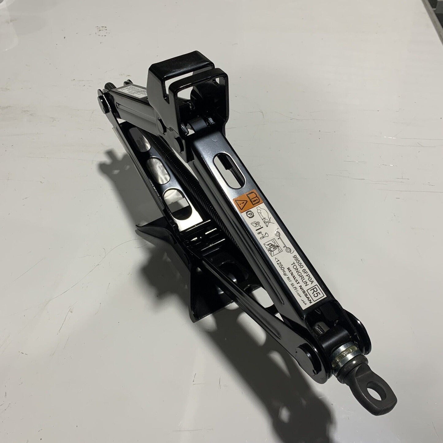 New Genuine  Scissor Car Jack 995506FP0A