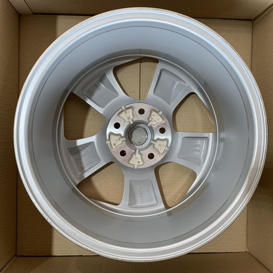 New Genuine Nissan Qashqai 17" Silver Alloy Wheel D0300HV01A 2018-20