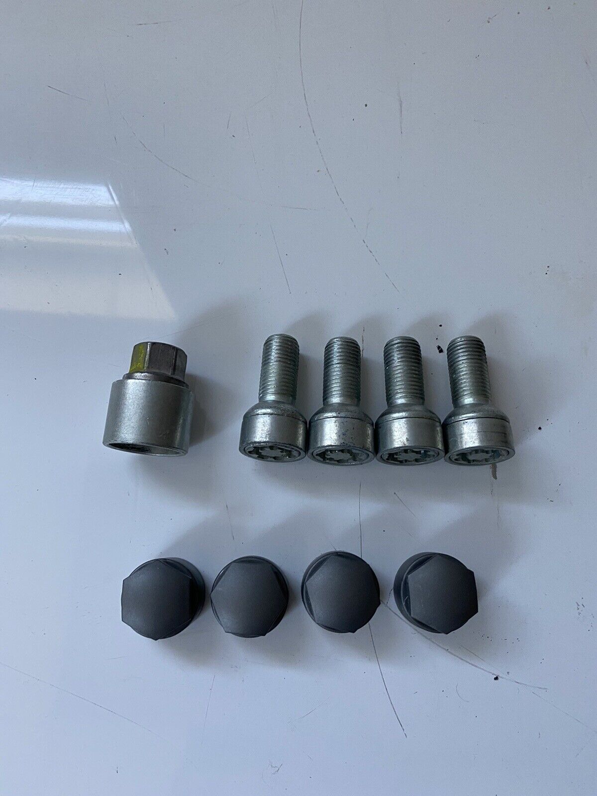 Genuine Set Of 4 Vw Volkswagen Locking Wheel Nuts And Key Letter