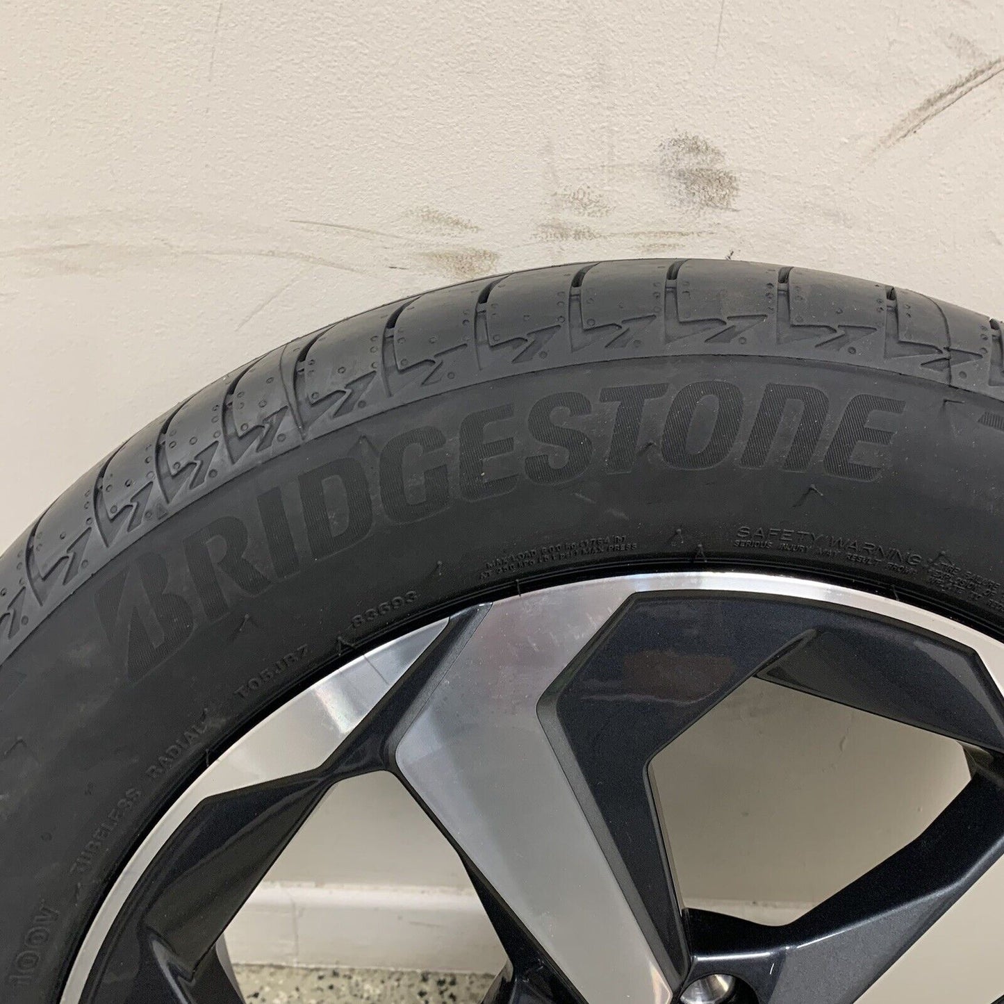 Genuine Set Of Nissan Qashqai 18" Alloy Wheels and Tyres