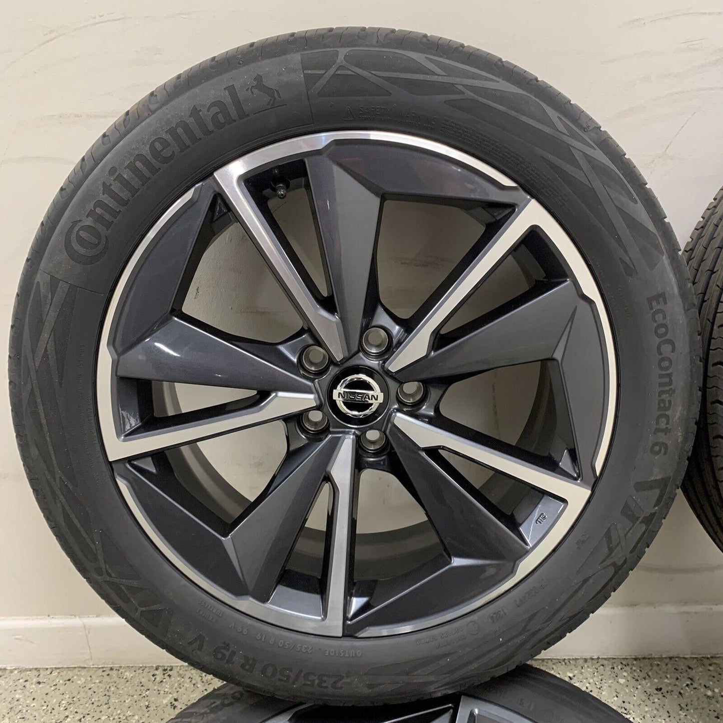 Genuine Set Of Nissan Qashqai 19” Alloy Wheels and Tyres