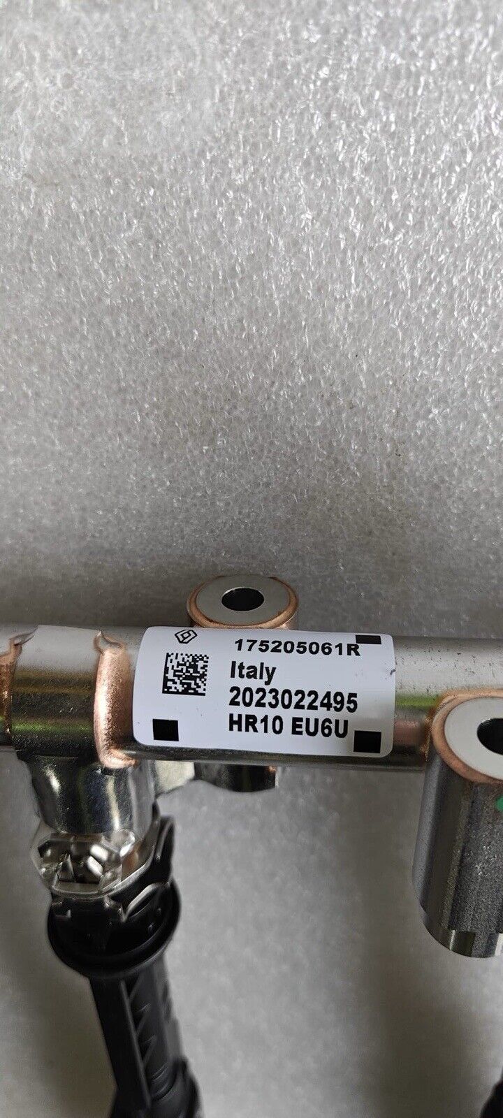 Genuine Nissan Juke 1.0 DiG T fuel rail and injectors fuel rail 175205061R