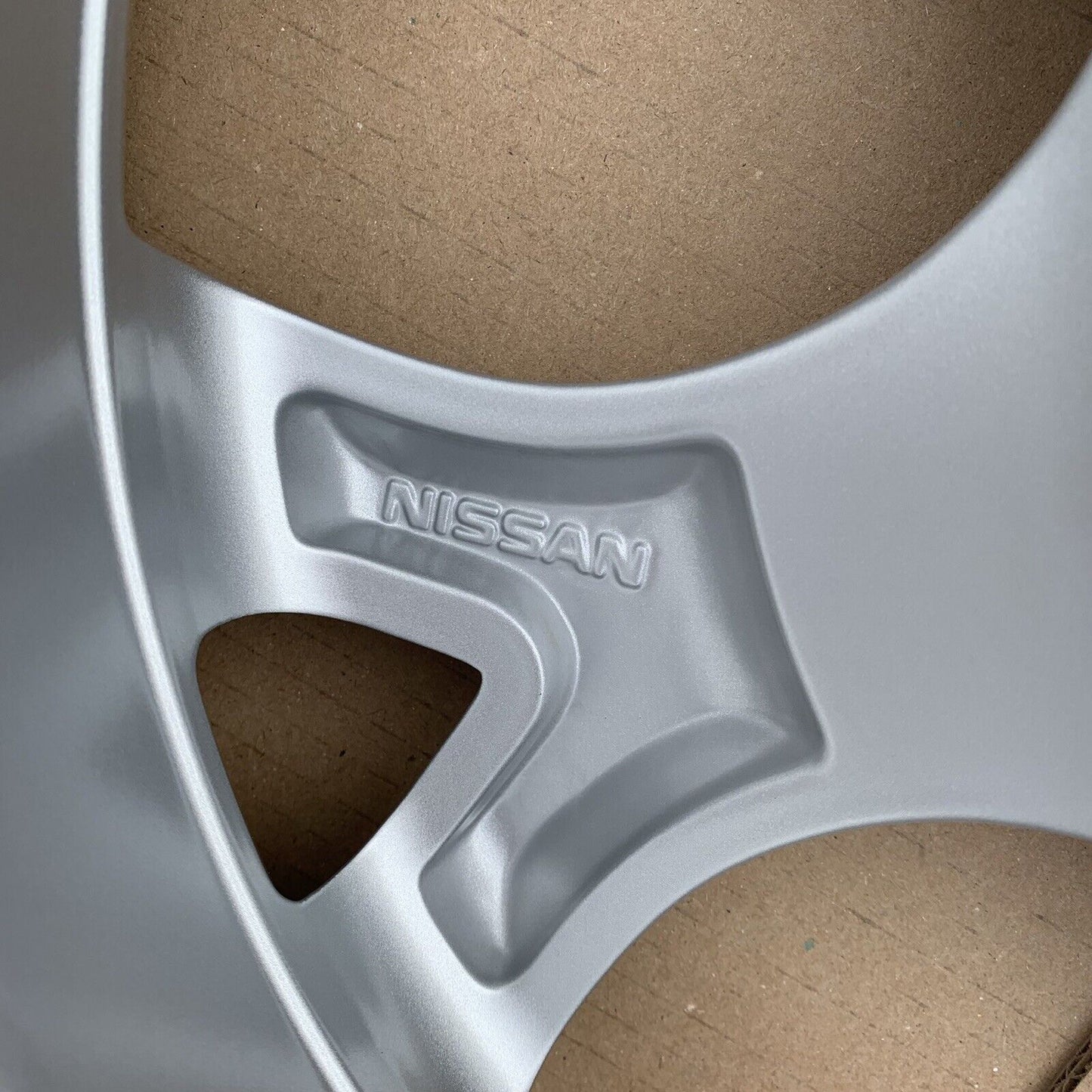 New Genuine Nissan Juke 17" Silver Alloy Wheel 7J 35 off 403006PA1A