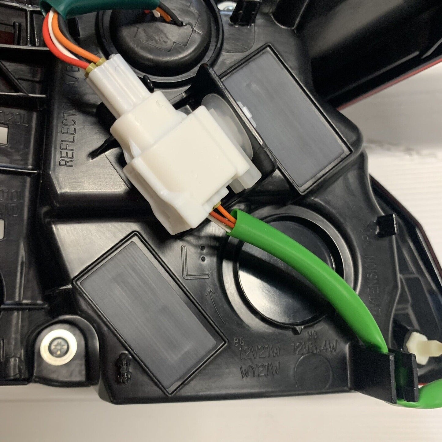 New Genuine Nissan Qashqai J12 Near Side Left Hand Rear Passenger Led Light