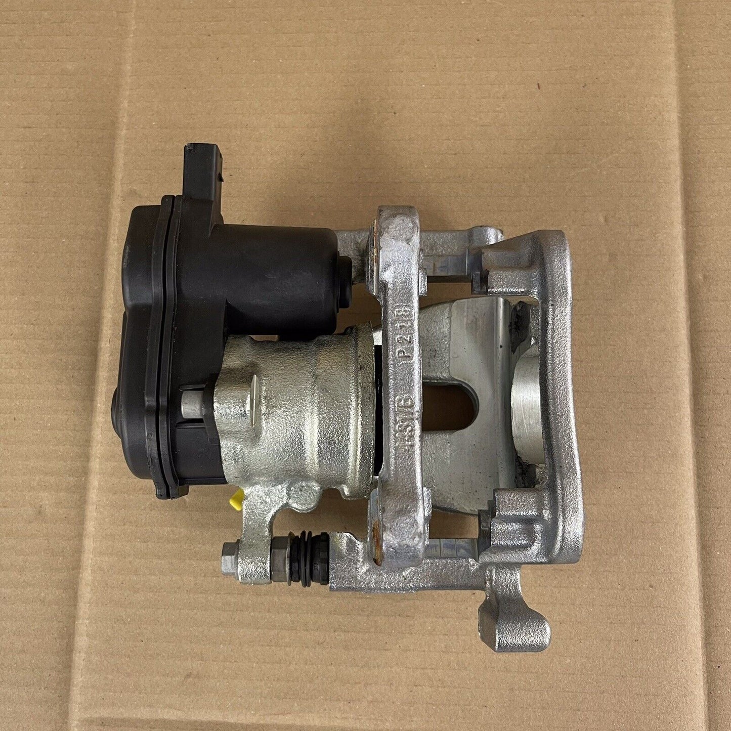 Genuine Jaguar F Type Rear Off Side Brake Calliper Housing Silver RH C2D39490