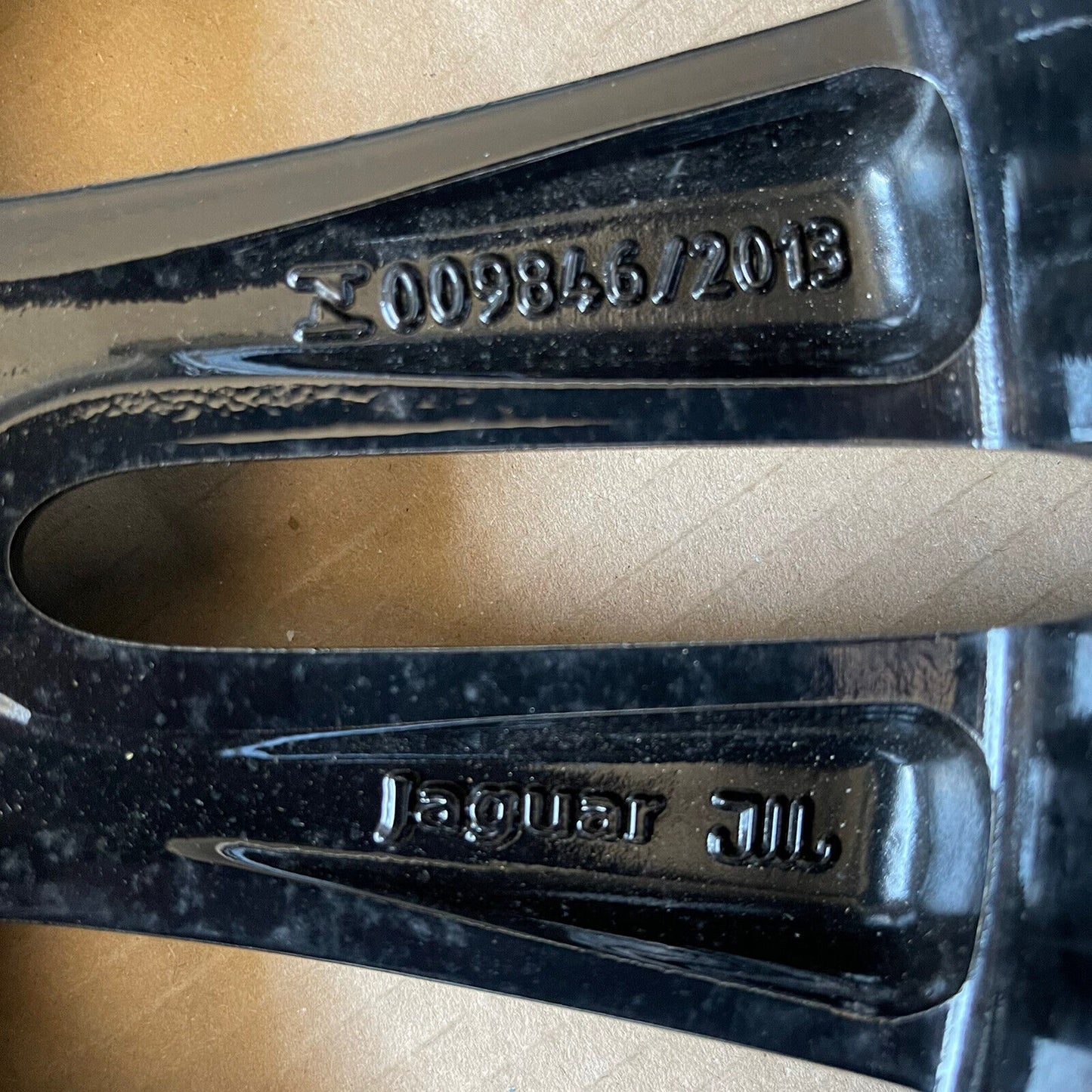 Genuine Jaguar XE 18" Front Matrix  Alloy  Black 7.5jx18ch T4n6915 Gx731007sa