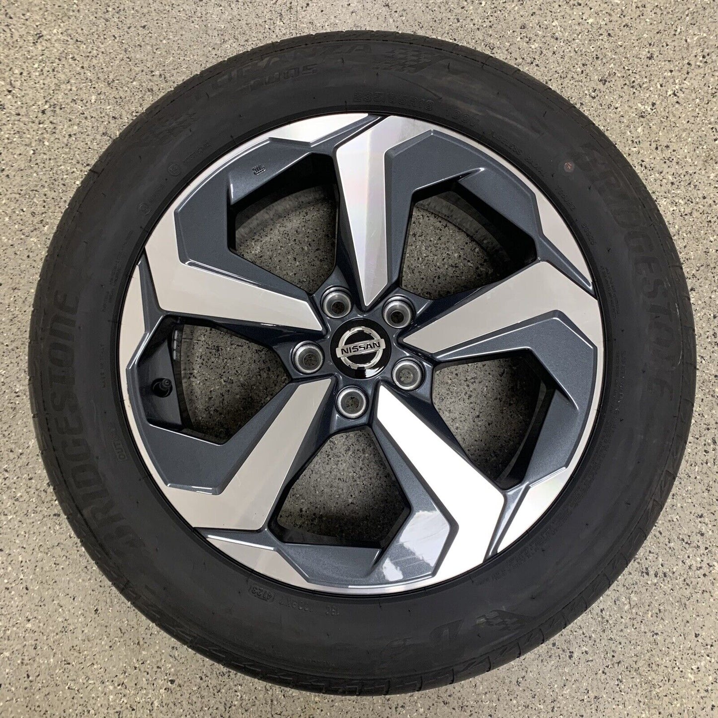 Genuine Nissan Qashqai 18" Alloy Wheel and Tyre